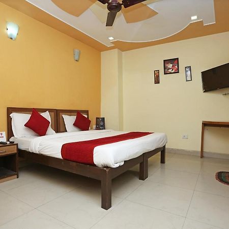 Airport Hotel Ambrosia Нью-Дели Экстерьер фото