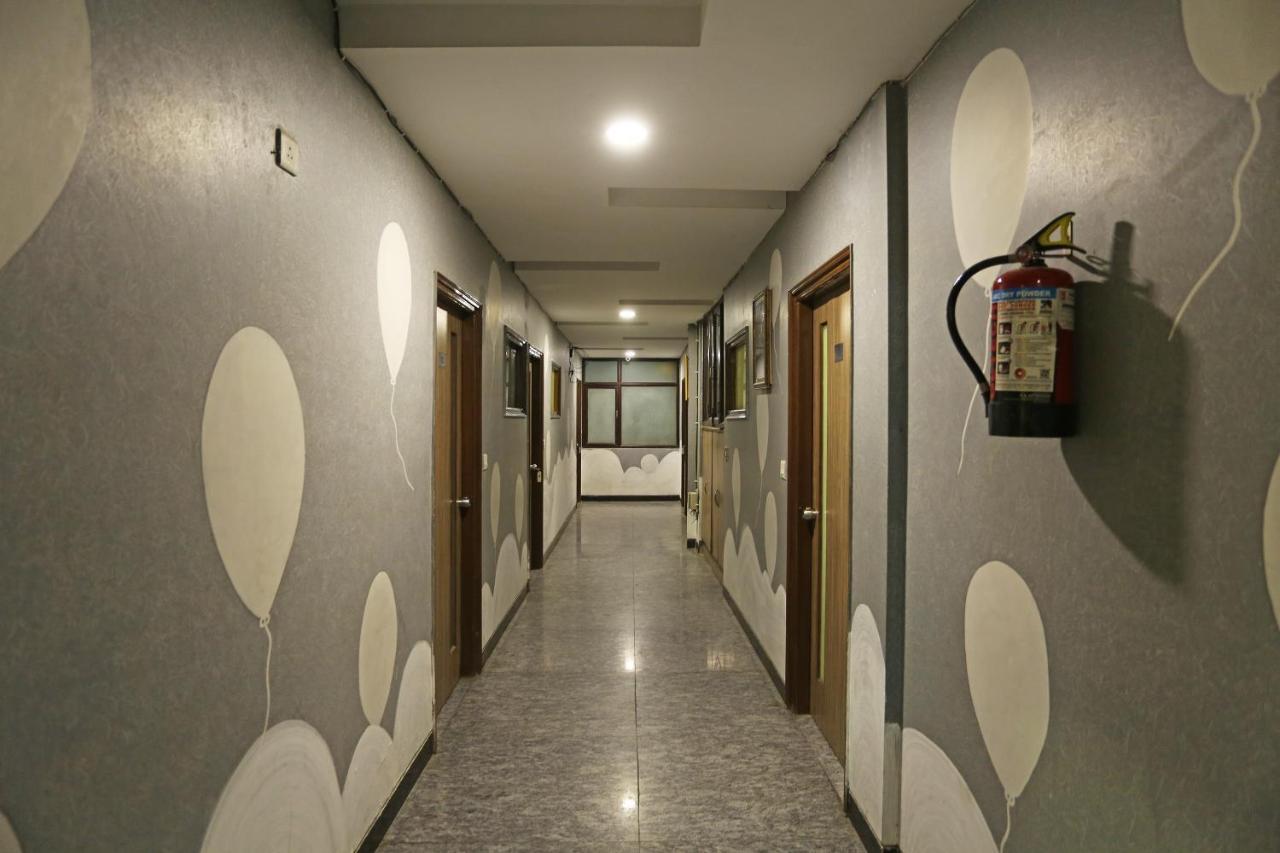 Airport Hotel Ambrosia Нью-Дели Экстерьер фото