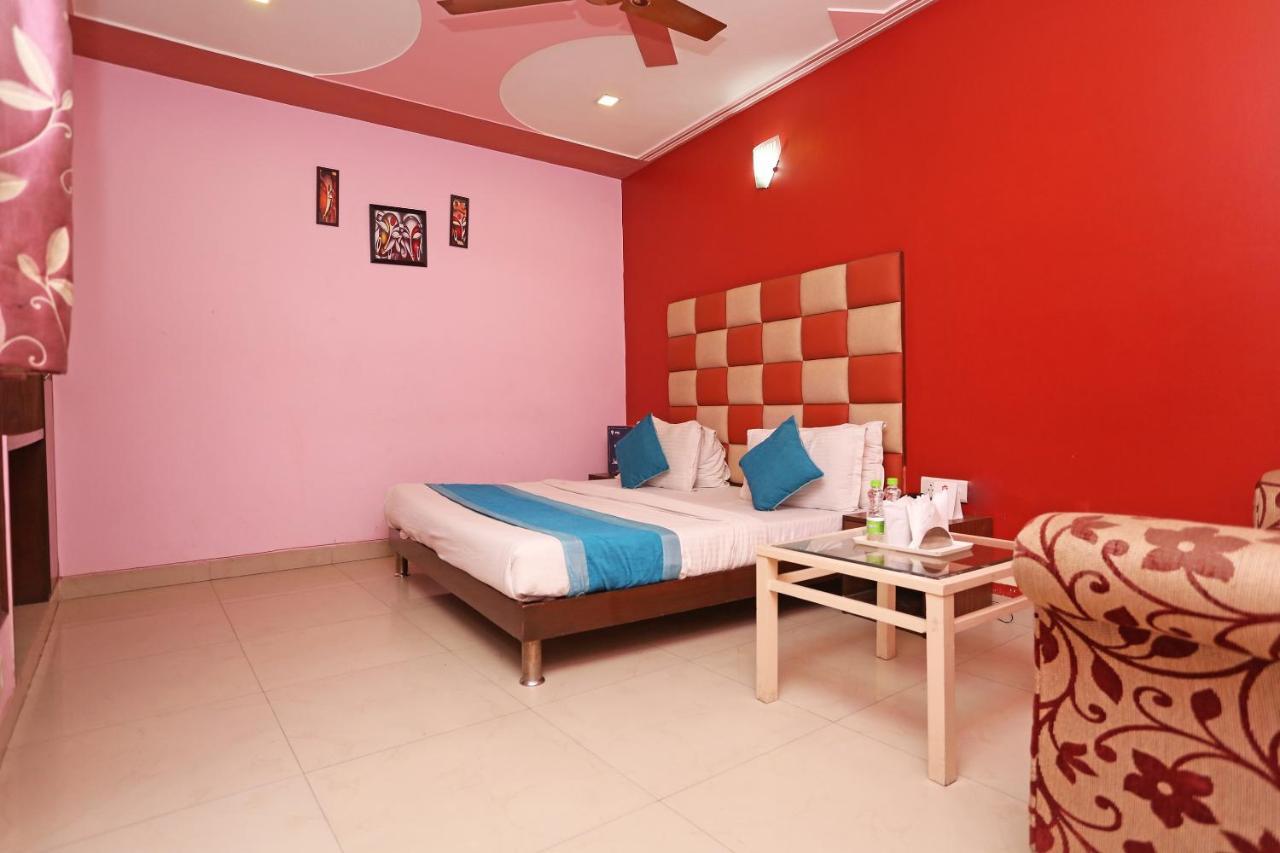 Airport Hotel Ambrosia Нью-Дели Экстерьер фото