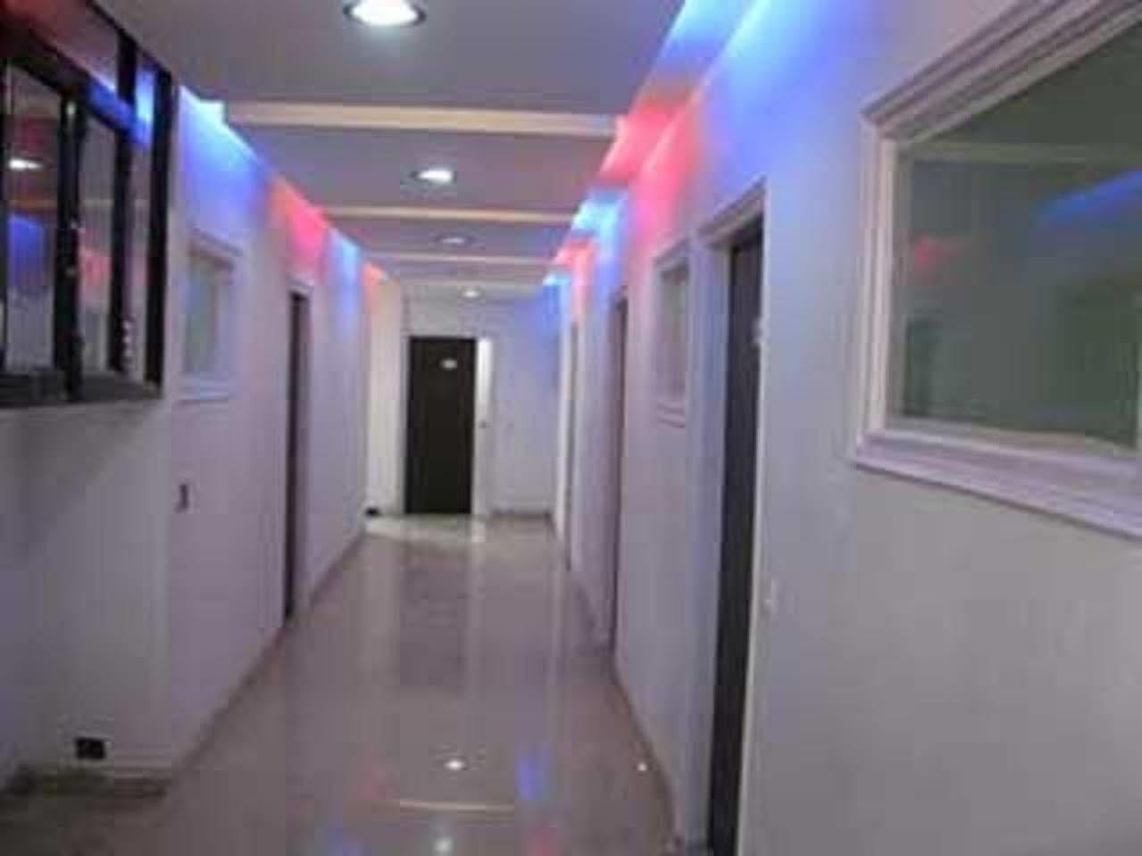 Airport Hotel Ambrosia Нью-Дели Экстерьер фото