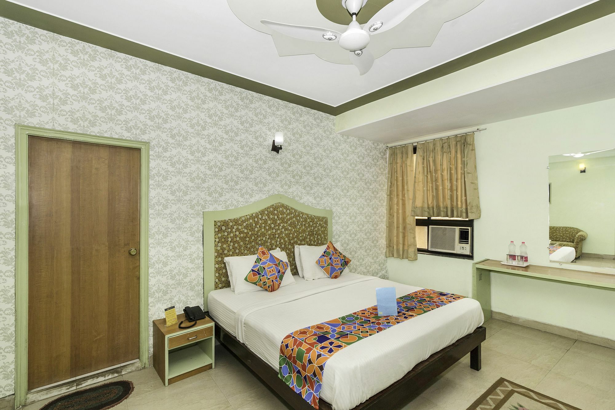 Airport Hotel Ambrosia Нью-Дели Экстерьер фото